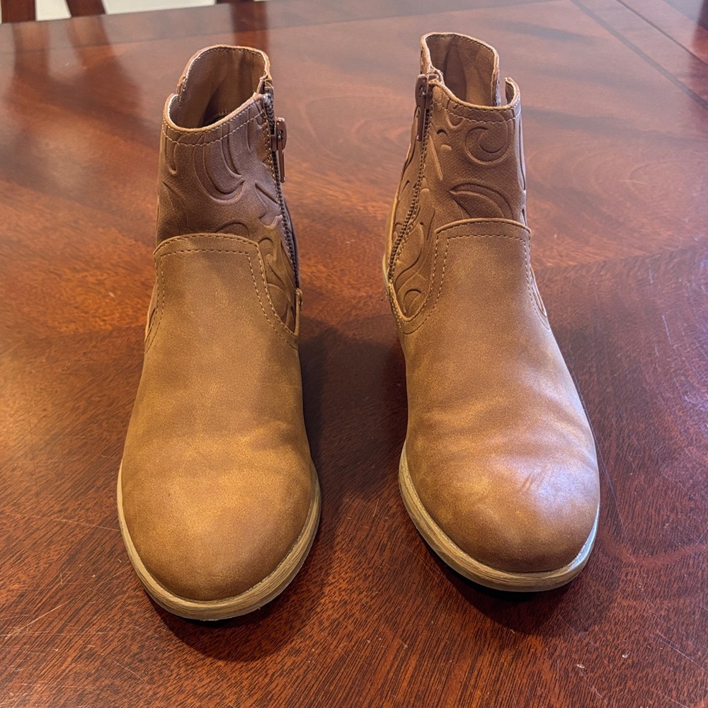 Stylish Tan Kids Boots